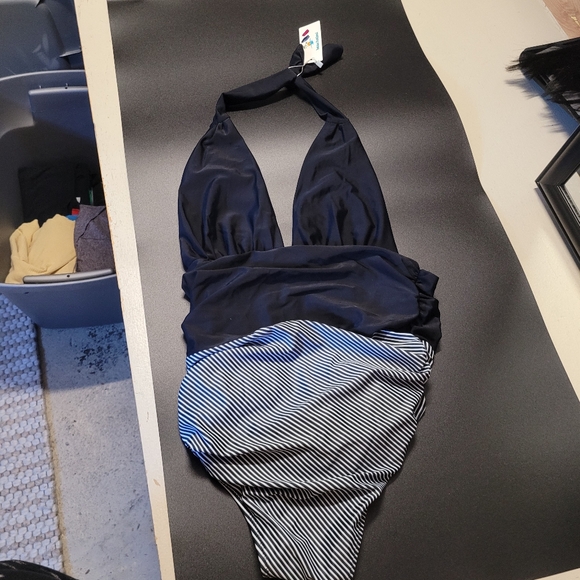 Beachsisi Baithing Suit - Picture 9 of 9